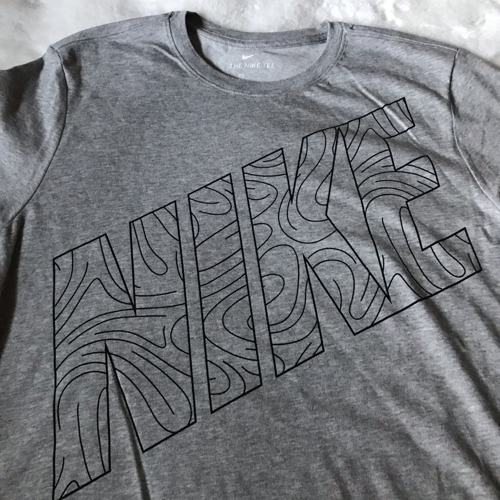 🆕 | ✔️ The Nike Tee